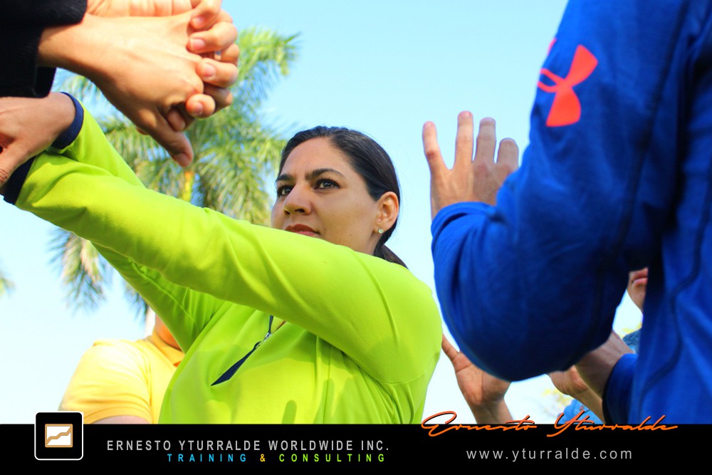 Ejercicios colaborativos al aire libre